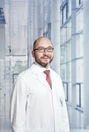 Profilbild von Prof. Dr. Ambros Beer