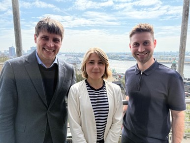Picture of Prof. Huber-Lang, Susa Savukovski and Marco Mannes at the AKKS Meeting