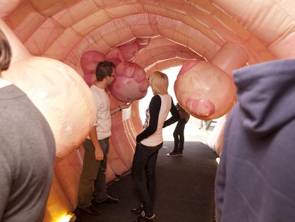 Begehbares Darmmodell (Foto: Universitätsklinikum Ulm)