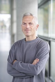 Profilbild von Prof. Dr. Benjamin Mayer