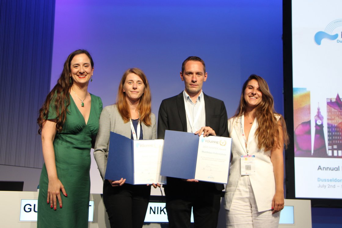 Sandra Heller receiving the Yhppie Award