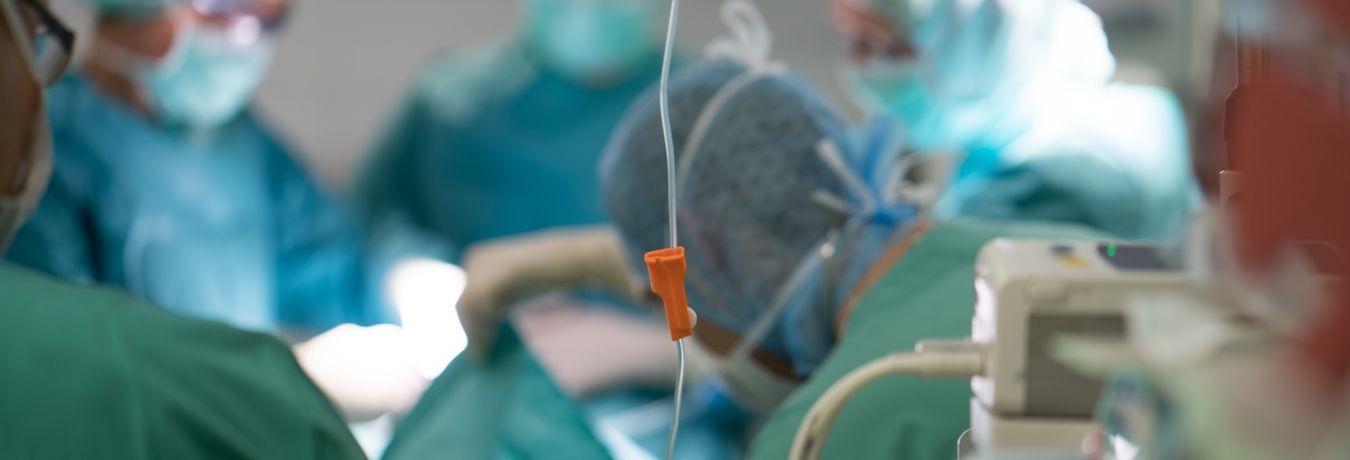 Plastische Chirurgie im unscharfen Hintergrund