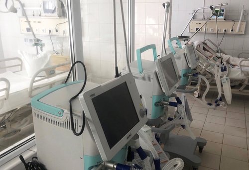 Beatmungsgeräte aus Ulm in einer ukrainischen Klinik.