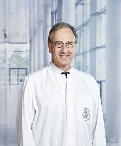 Professor Dr. Christian Wirtz, Ärztlicher Dierktor der Klinik für Neurochirurgie am Uniklinikum Ulm Foto: Uniklinik Ulm  
