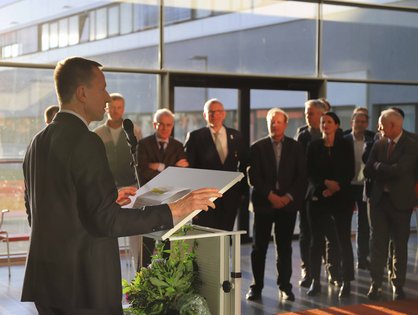 Begrüßt wurden die Gäste u.a. von Professor Udo X. Kaisers, Leitender Ärztlicher Direktor und Vorstandsvorsitzender des Universitätsklinikums Ulm. 