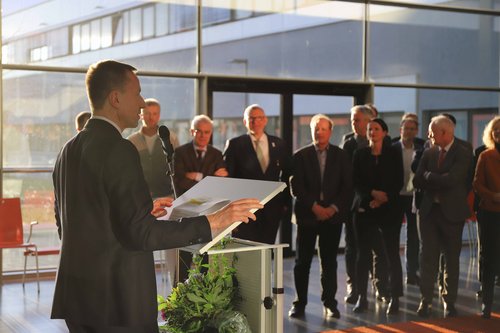 Begrüßt wurden die Gäste u.a. von Professor Udo X. Kaisers, Leitender Ärztlicher Direktor und Vorstandsvorsitzender des Universitätsklinikums Ulm. 