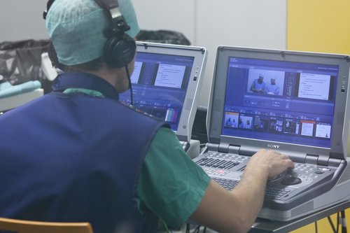 Konzentrierte Arbeit der Regie vor dem OP_UK Ulm
