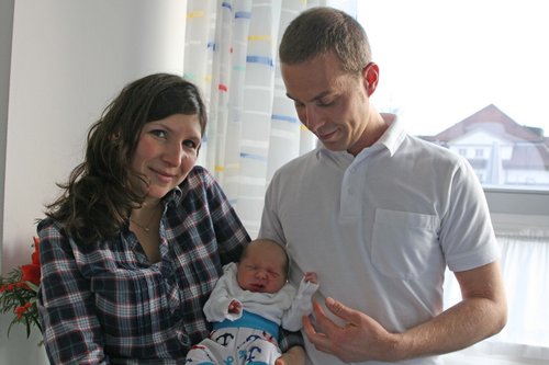 Der kleine Leo ist das 3.000ste Baby, das 2016 in der Ulmer Frauenklinik geboren wurde (Foto: Universitätsklinikum Ulm)