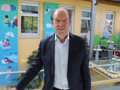 Prof. Dr. Dr. h.c. Klaus-Michael Debatin, Ärztlicher Direktor der Klinik für Kinder- und Jugendmedi-zin am UKU