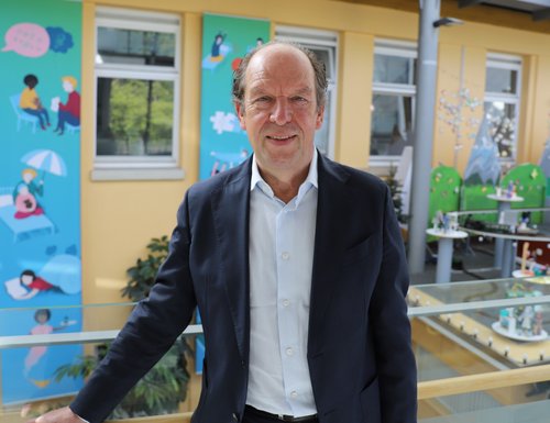 Prof. Dr. Dr. h.c. Klaus-Michael Debatin, Ärztlicher Direktor der Klinik für Kinder- und Jugendmedi-zin am UKU