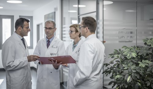 Das Team der Klinik für Frauenheilkunde und Geburtshilfe arbeitet eng zusammen und tauscht sich auch auf interdisziplinärer Basis aus.