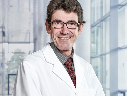 Porträtfoto Prof. Dr. Steffen Stenger