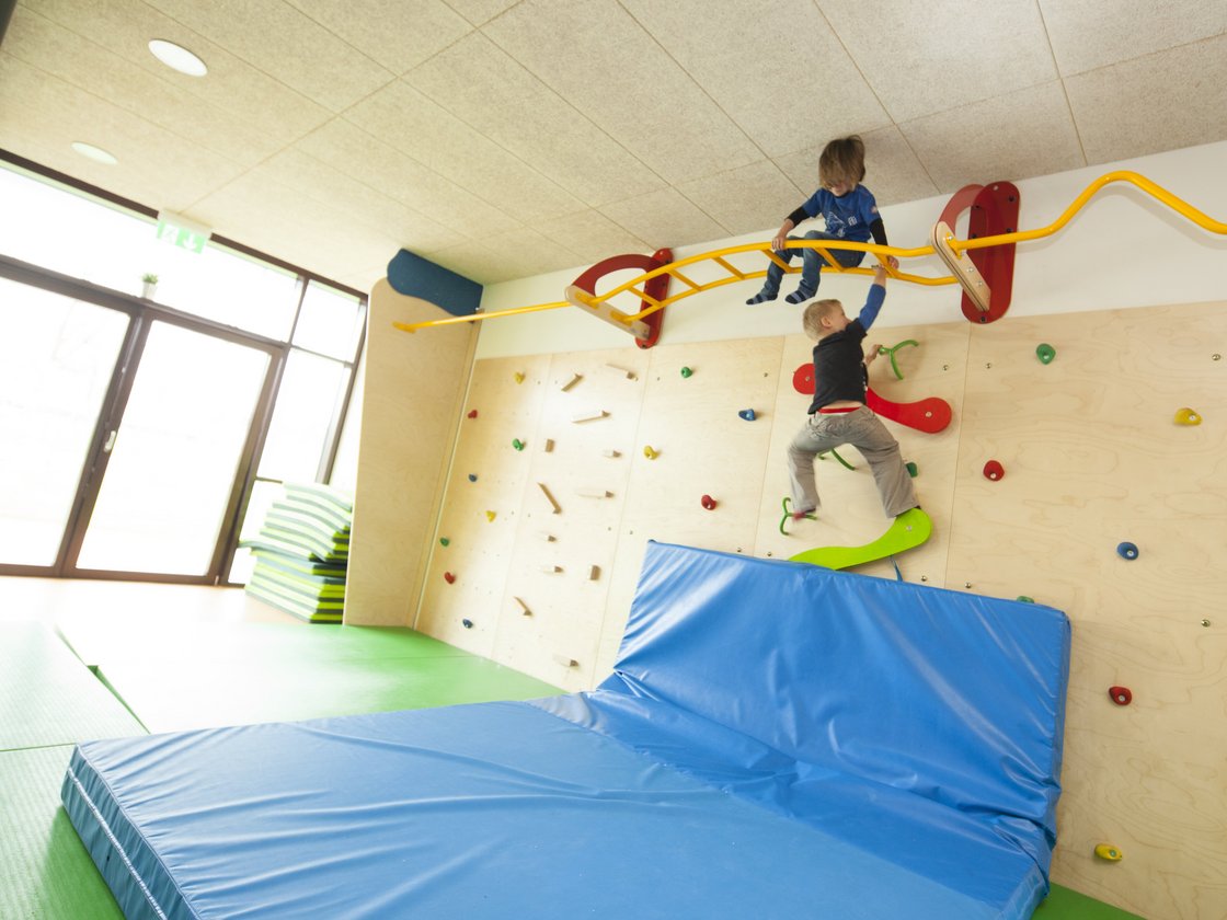 Kindergarten exercise hall with climbing wall