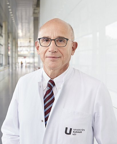 Professor Dr. Hartmut Döhner ist Ärztlicher Direktor der Klinik für Innere Medizin III am Universitätsklinikum Ulm und Co-Autor der QUAZAR Studie.