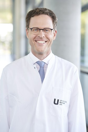 Professor Christoph Michalski, Ärztlicher Direktor der Klinik für Allgemein- und Viszeralchirurgie ist Stellvertretender Sprecher des Interdisziplinären Robotikzentrums.
