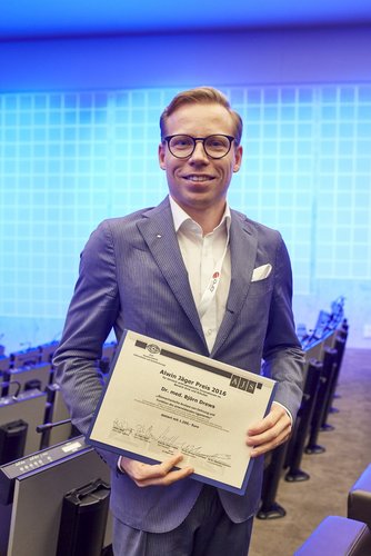 Preisträger Dr. Björn Drews beim Kongress in Basel (Foto: