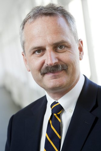 Prof. Dr. Florian Gebhard ist Geschäftsführender Ärztlicher Direktor des Zentrums für Chirurgie am Universitätsklinikum Ulm und Sprecher des Traumanetzwerks Ulm (Foto: UK Ulm)