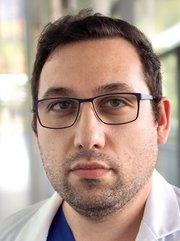 Profilbild von Dr. med. univ. Hüseyin Kirindi