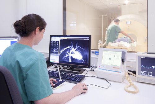 Ein Kardio-MRT liefert wichtige Informationen zur Diagnose und kann häufig eine invasive Herzkatheteruntersuchung ersetzen. (Foto: Universitätsklinikum Ulm)