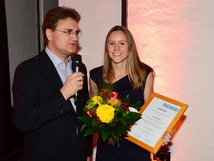 Dr. Katja Kohlsdorf '(Universitätsklinikum Ulm) und Dr. Dirk Schnabel (Schatzmeister der DGKED e.V.)  bei der Preisverleihung