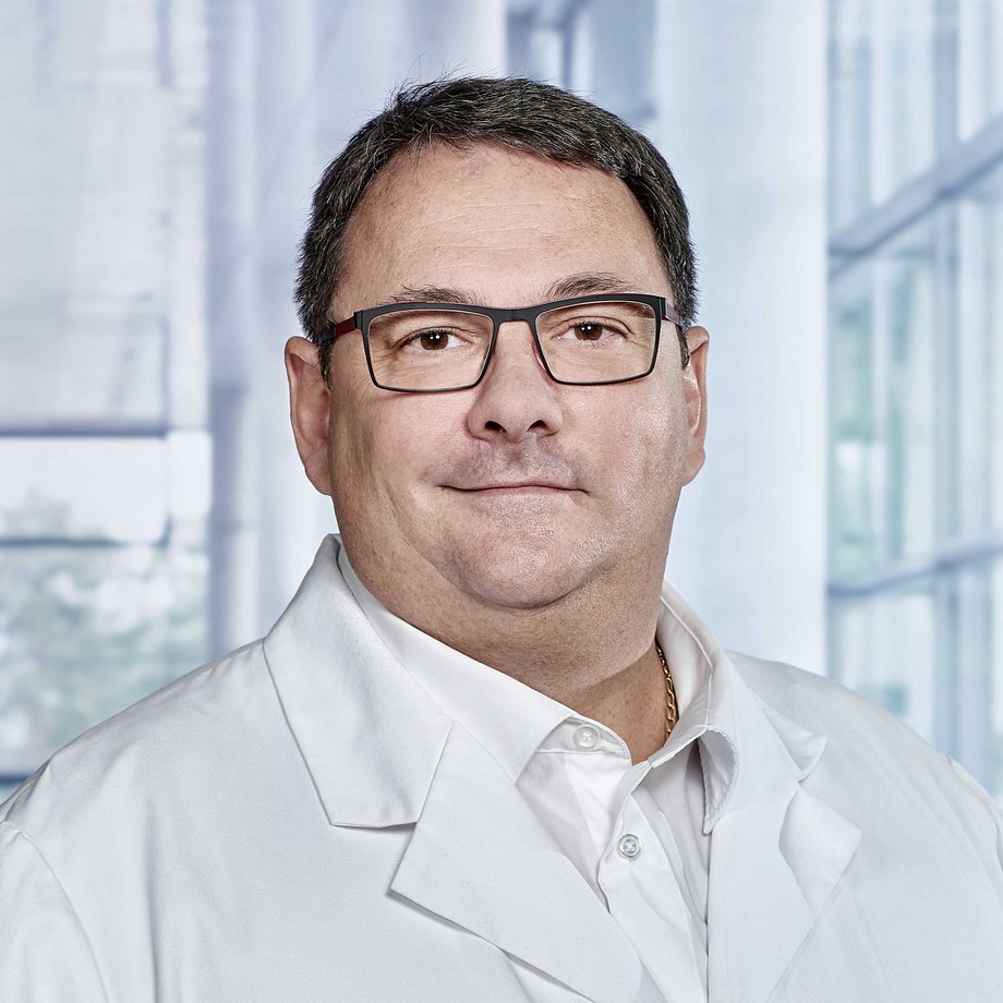 Dr. Alexandre Serra Dr. Alexandre Serra