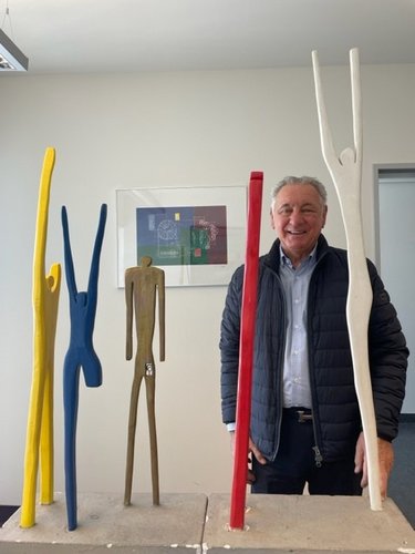 Die Skulpturen befanden sich viele Jahre im Besitz von Klaus Hug, der sie der Uniklinik Ulm schenkte.