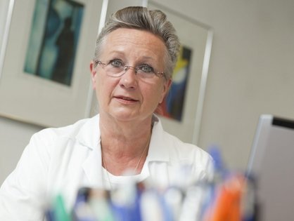 Prof. Dr. Doris Henne-Bruns, Ärztliche Direktorin der Ulmer Universitätsklinik für Allgemein-, Viszeral- und Transplantationschirurgie und Präsidentin der Deutschen Gesellschaft für Plastische und Wiederherstellungschirurgie (Foto: UK Ulm)