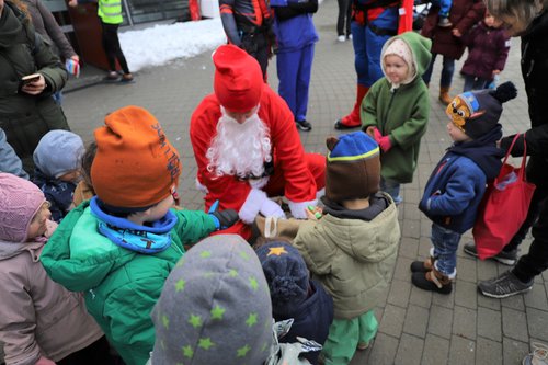 Für die Kita-Kinder hatte der Nikolaus ebenfalls eine kleine Überraschung parat.