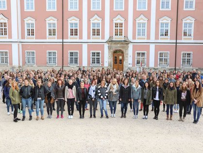 Jetzt geht’s los! 240 Schülerinnen und Schüler starten ihre Ausbildung an der Akademie für Gesundheitsberufe (Foto: Universitätsklinikum Ulm)