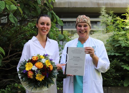 Dr. Sandra Tanyeri und Professorin Margrit-Ann Geibel