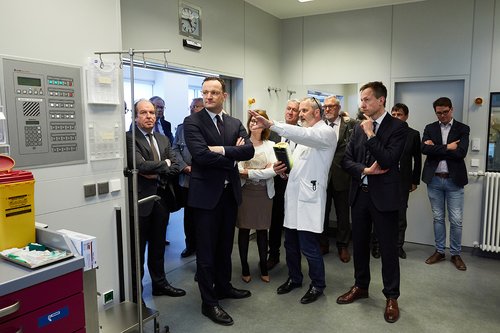 Bundesgesundheitsminister Jens Spahn im Schockraum des Universitätsklinikums Ulm Fotos: Universitätsklinikum Ulm/Matthias Schmiedel 