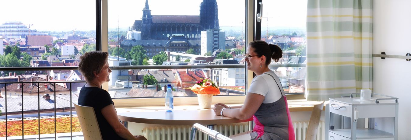 HNO-Stationszimmer mit Ausblick Ulmer Münster