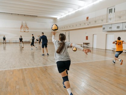 Volleyballmannschaft beim Training