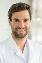 Profilbild von Dr. med. Lukas Bernhard