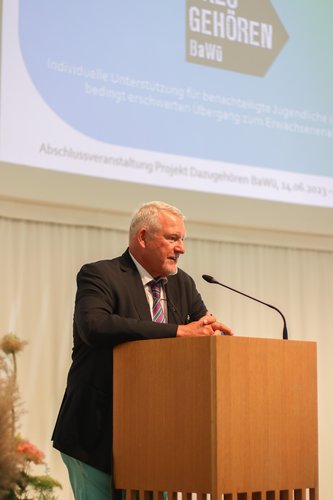 Prof. fegert bei der Veranstaltung.