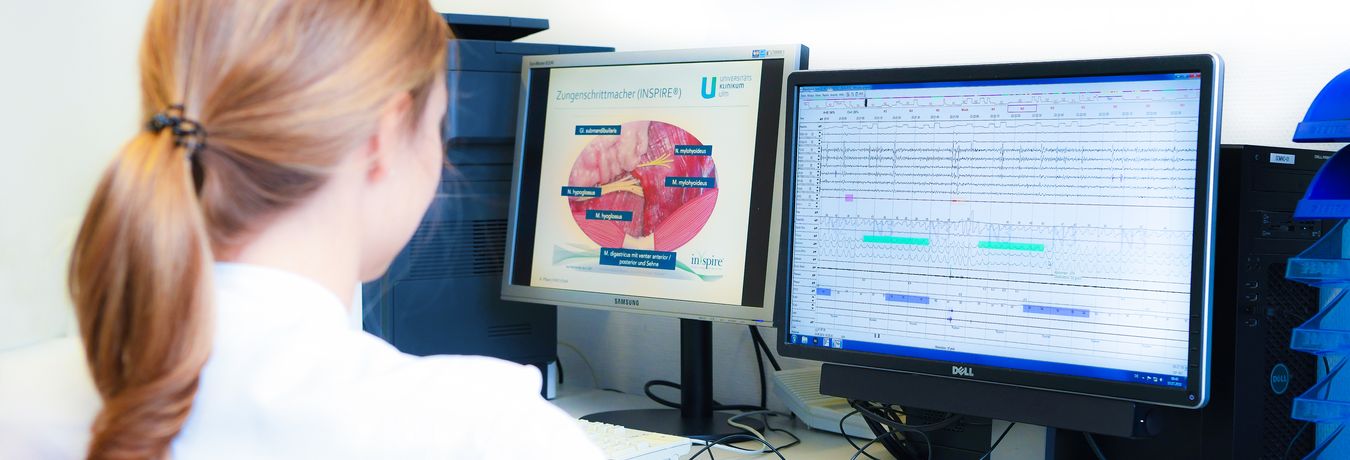 Bildschirm mit Schlaflaborunterlagen zur Auswertung