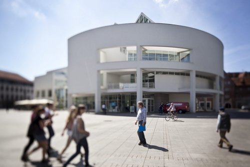 Das Ulmer Stadthaus im Miniatureffekt (Foto: Universitätsklinikum Ulm)