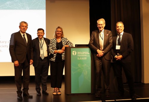Joël Bouzou (World Olympians Association), Fabio Pigozzi (Fédération Internationale de Médecine du Sport), Fiona Bull (WHO), Jürgen Steinacker (Universitätsklinikum Ulm, EIEIM) und Yannis Pitsiladis (IOC) beim Global Alliance Day 2023.