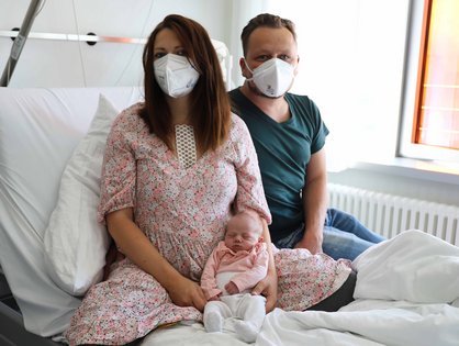 Bianca Ringeis mit ihrer Tochter Romy Sophie und ihrem Mann Simon. 