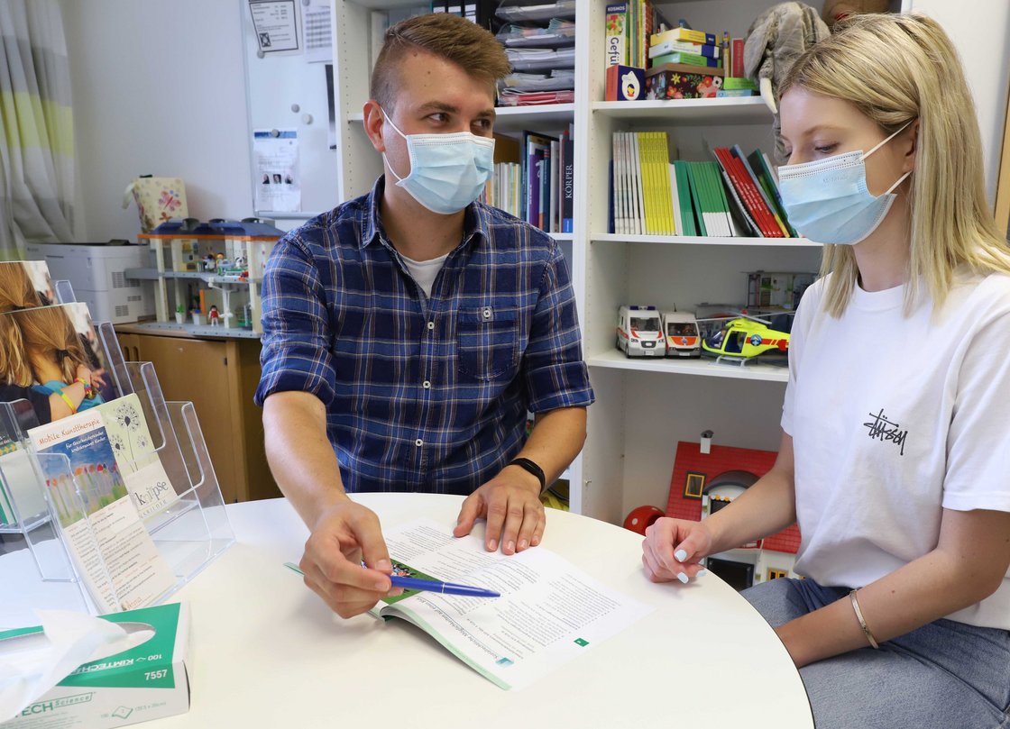 Quelle: Universitätsklinikum Ulm Zwei Personen im Gespräch