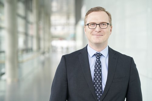 Sven Dörr ist seit dem 1. Januar 2020 Pflegedienstleiter im Zentrum für Chirurgie der Universitätsklinik Ulm  Foto: Universitätsklinikum Ulm/Matthias Schmiedel