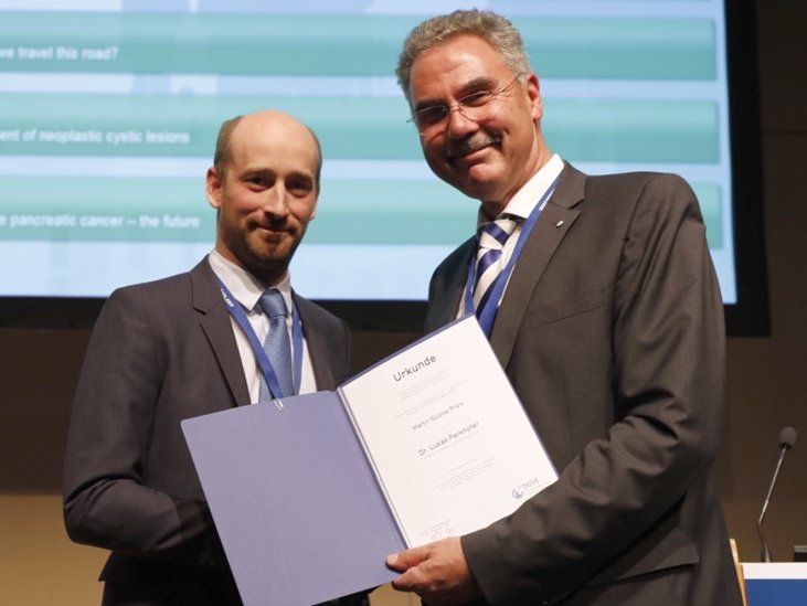 Quelle: DGVS Lukas Perkhofer receives prestigious Martin Gülzow-Award at the DGVS.