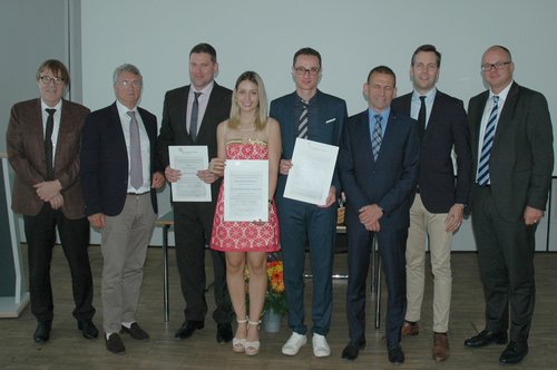 Die Preisträger mit dem Vorstand der Dres-Bayer-Stiftung (v.li.): Prof. Dr. Lothar Kanz, Prof. Dr. Claus D. Claussen (beide Universität Tübingen), die Preisträger PD Dr. Johannes Lemke und Dr. Marie-Nicole Theodoraki (beide Universität Ulm), Dr. Dietrich Alexander Ruess (Universität Freiburg), Dominik Schuster (Steuerberater, Ravensburg) und Prof. Dr. Martin Heuschmid (Klinikum Ravensburg) sowie Ulrich Kern (Deutsche Bank, Stuttgart)